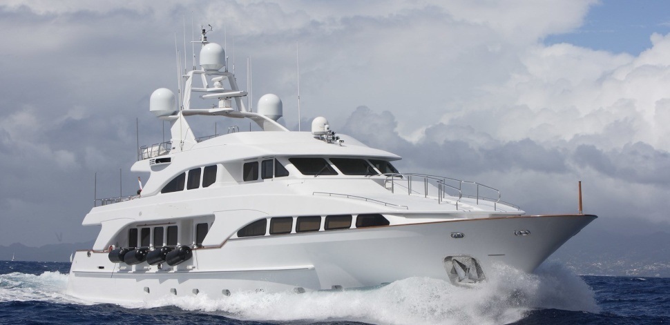 Benetti yacht 35 m with two MTU 12V2000 M90 engines